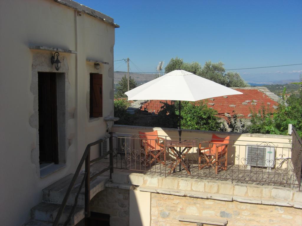 Vafés Patriko Traditional Stone Houses الغرفة الصورة