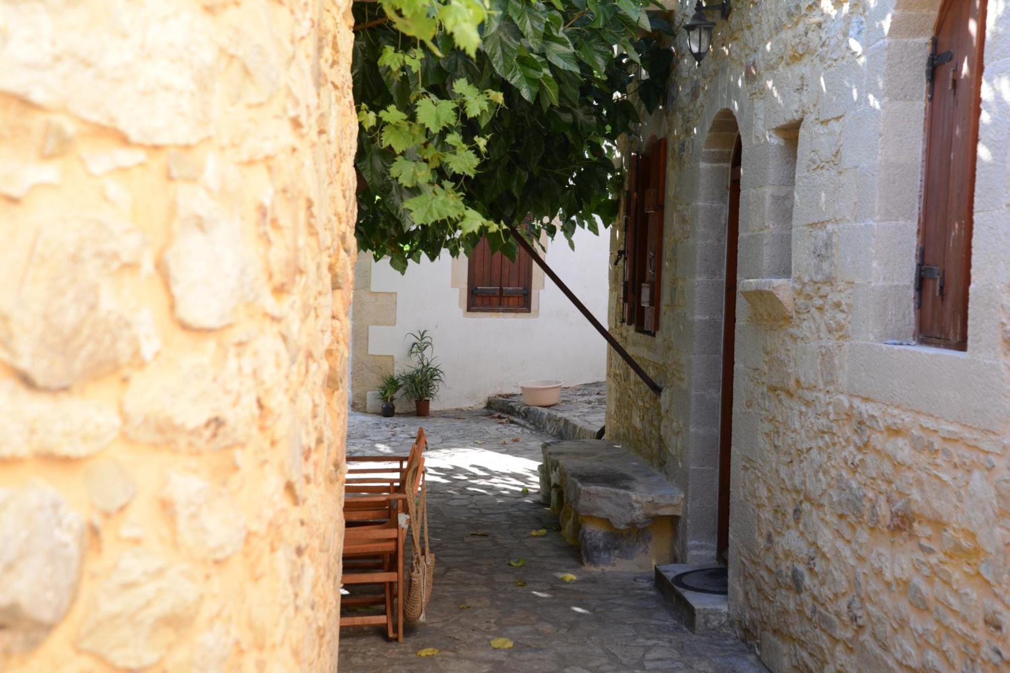 Vafés Patriko Traditional Stone Houses الغرفة الصورة