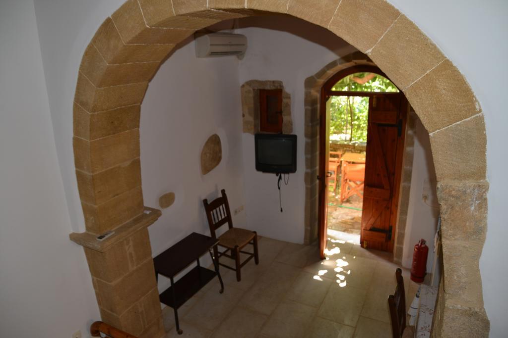 Vafés Patriko Traditional Stone Houses الغرفة الصورة